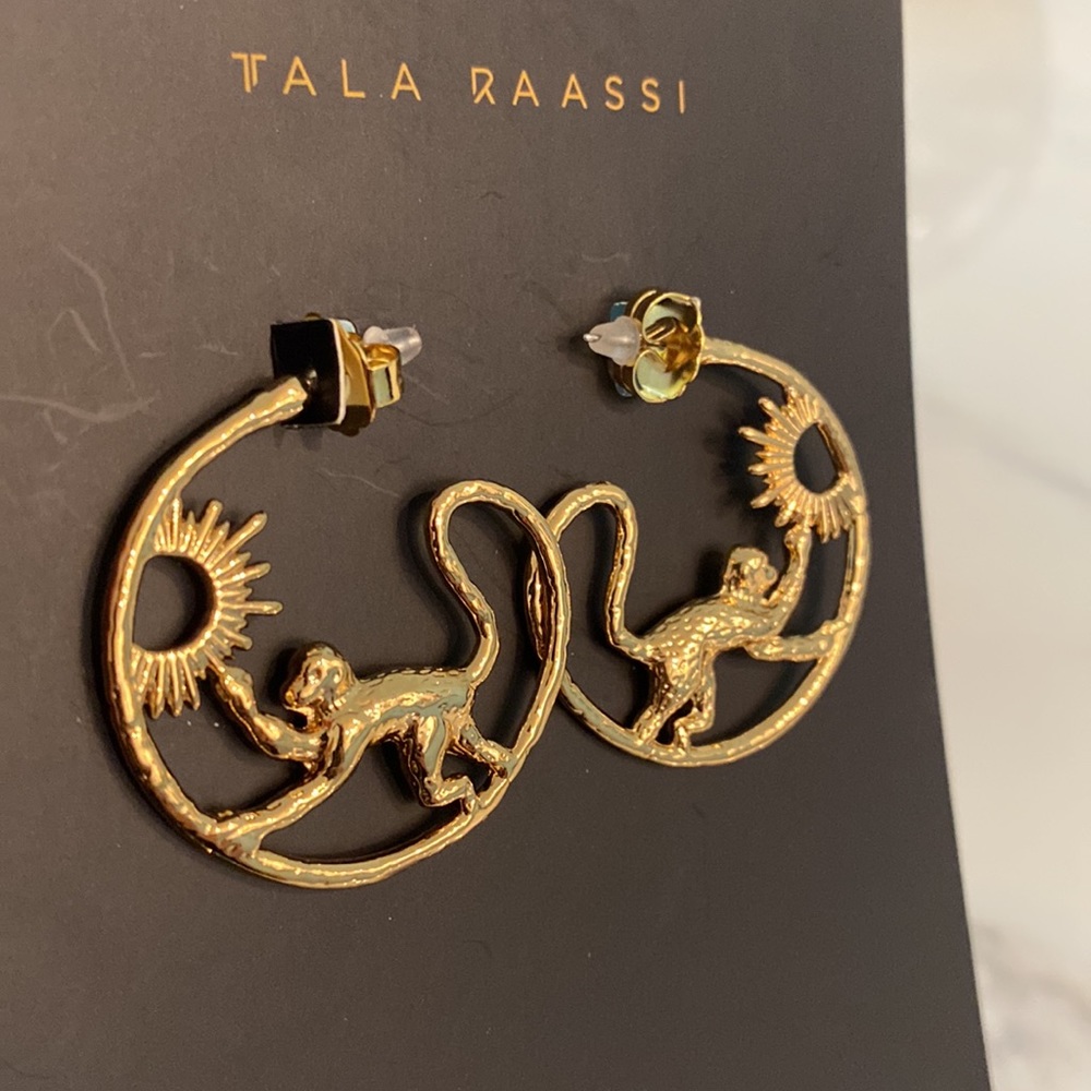 Beautiful Hoops 💛🖤💛 - Picture 3 of 5